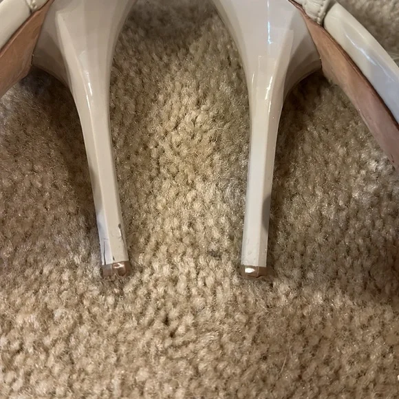 Strappy Aldo sandals! Perfect for spring! 💐🌻🌷 - Picture 3 of 8